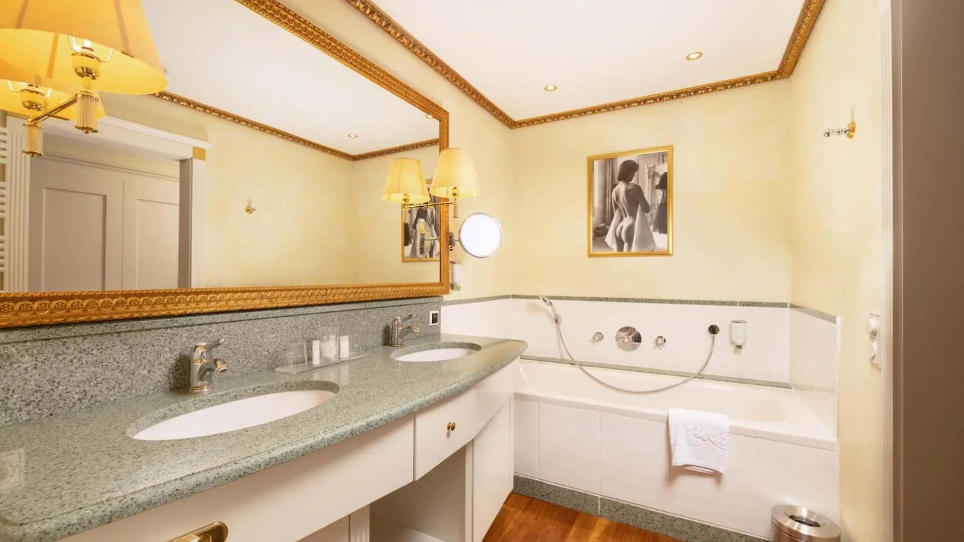 Hotel Friesacher Anif